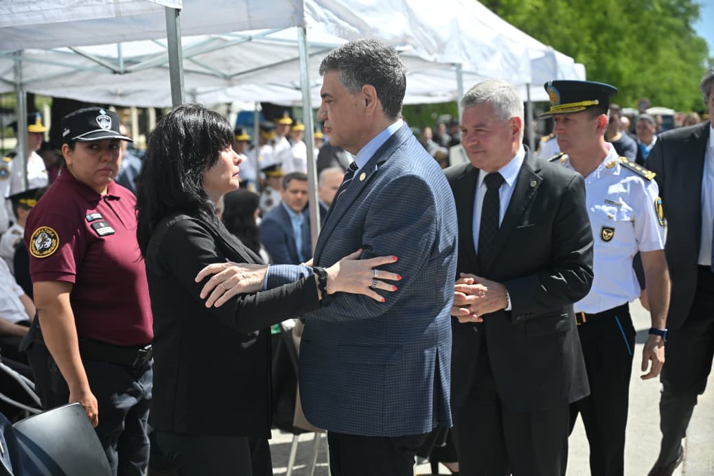 Homenaje de la Ciudad a los policías caídos por cuidar a la comunidad