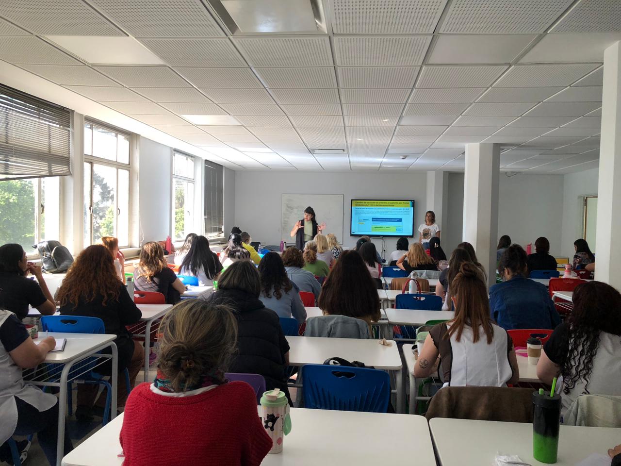 Fortalecemos la gestión en las escuelas: más capacitaciones para maestras secretarias