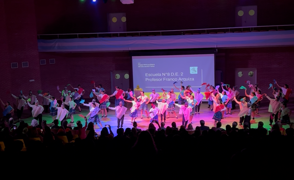 Más de 400 estudiantes participaron de la XVI Fiesta Metropolitana de la Educación Física