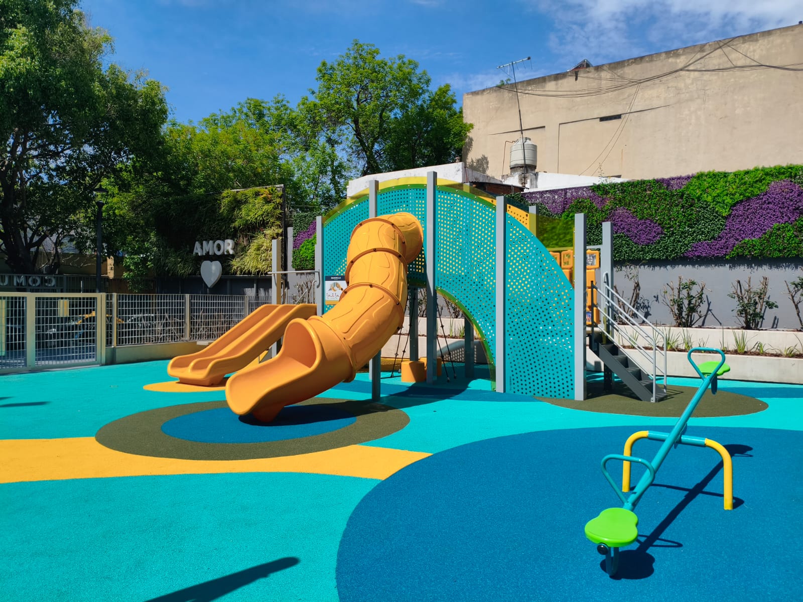 Reabrió la Plazoleta Agustín Comastri con nuevos espacios para todas las edades