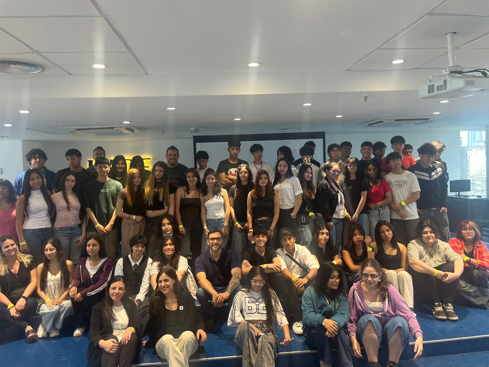 Más de 100 estudiantes participaron del cierre de Chicas Pioneras STEAM en el HUB de UADE