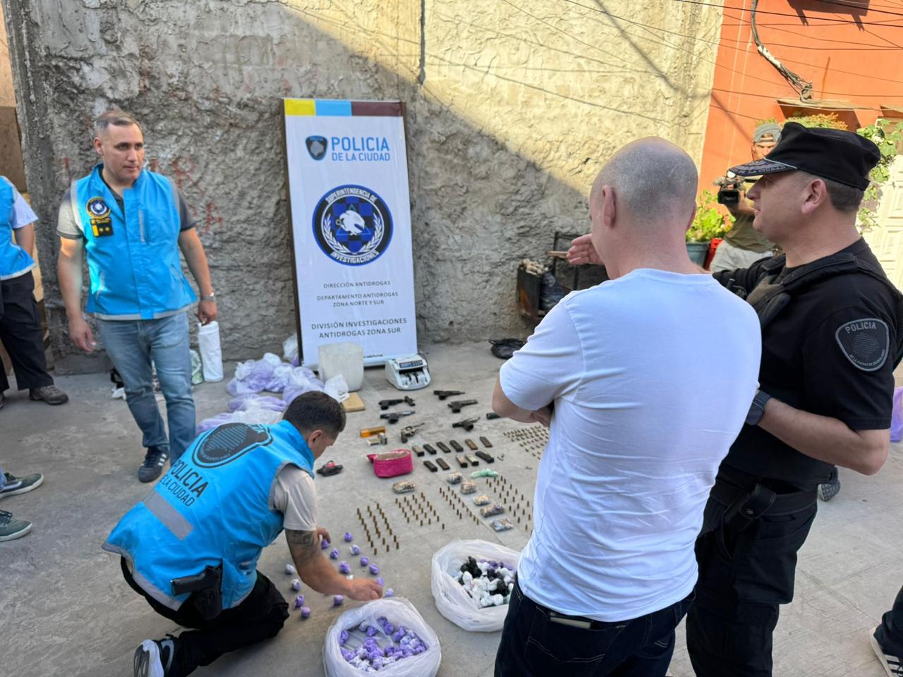 Golpe al narcotráfico en la 1-11-14: La Policía de la Ciudad secuestró más de 27 mil dosis de drogas y cerró tres búnkers 