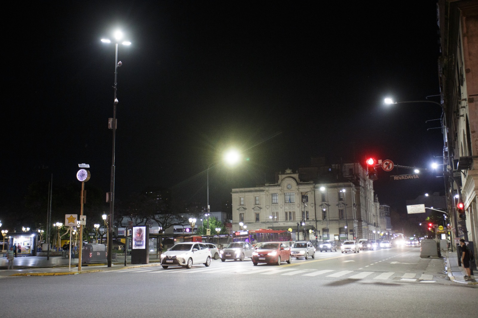 La Ciudad que no duerme: el gobierno porteño moderniza 35.000 luminarias para sumar seguridad en calles, veredas y espacios verdes