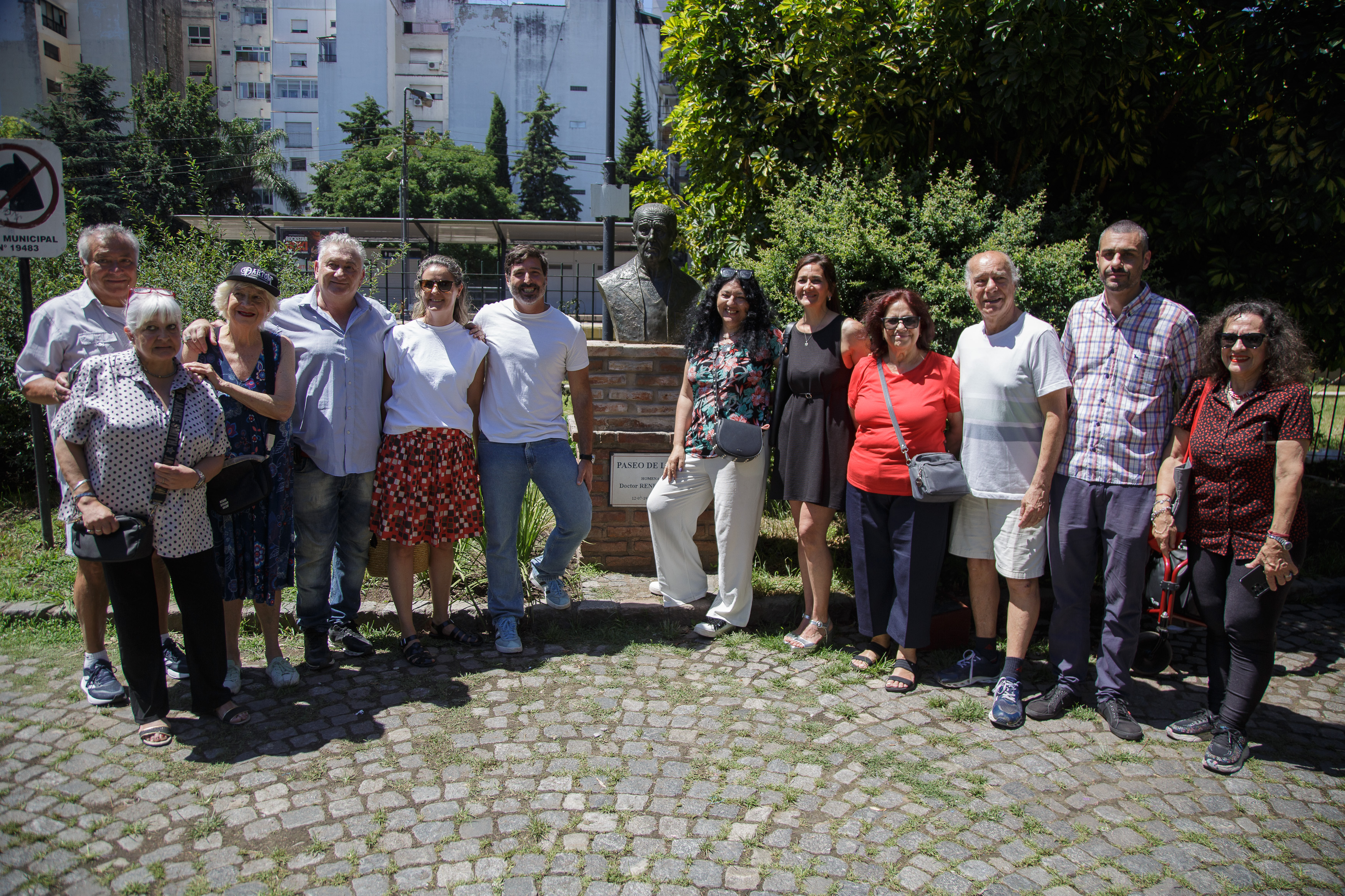 La Ciudad inauguró la primera escultura en homenaje a Favaloro