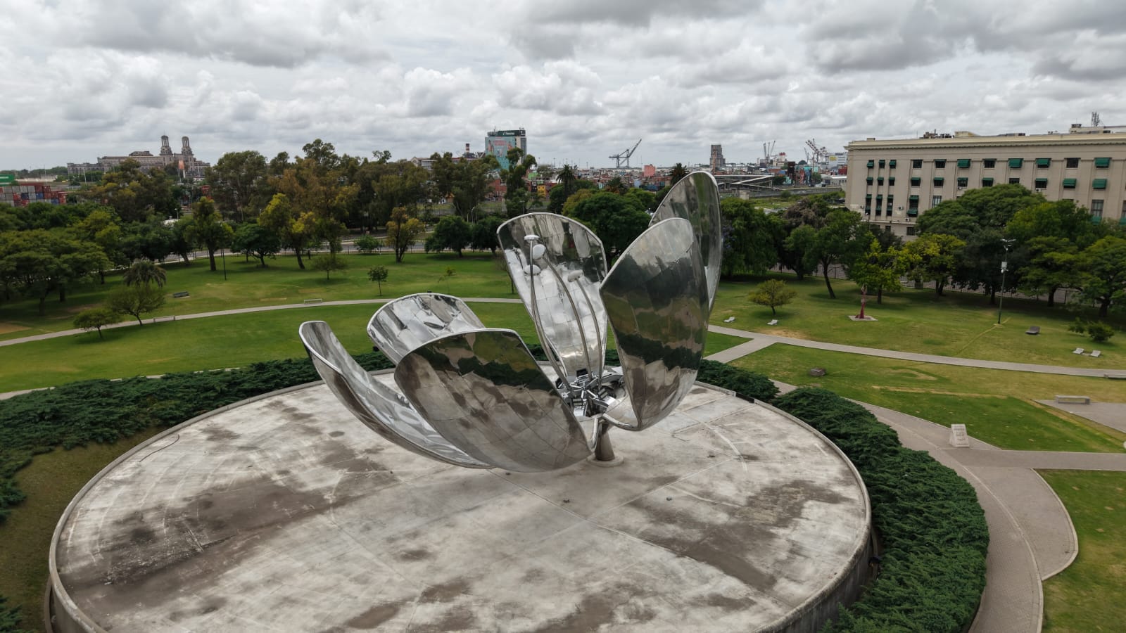 La Ciudad celebra la restauración de la Floralis Genérica con un gran evento cultural