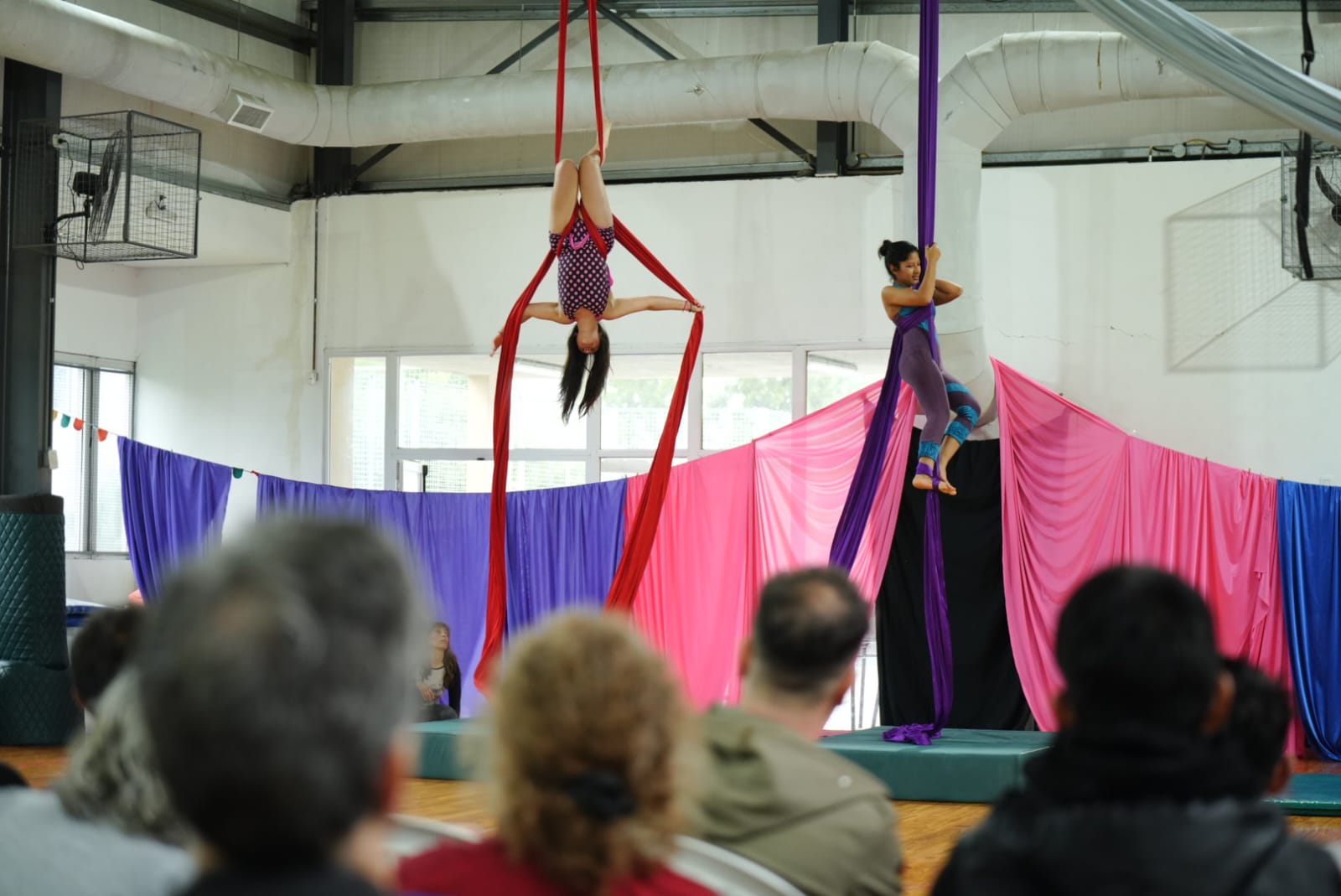 Los Clubes de Jóvenes realizaron una muestra de circo para celebrar el cierre del año