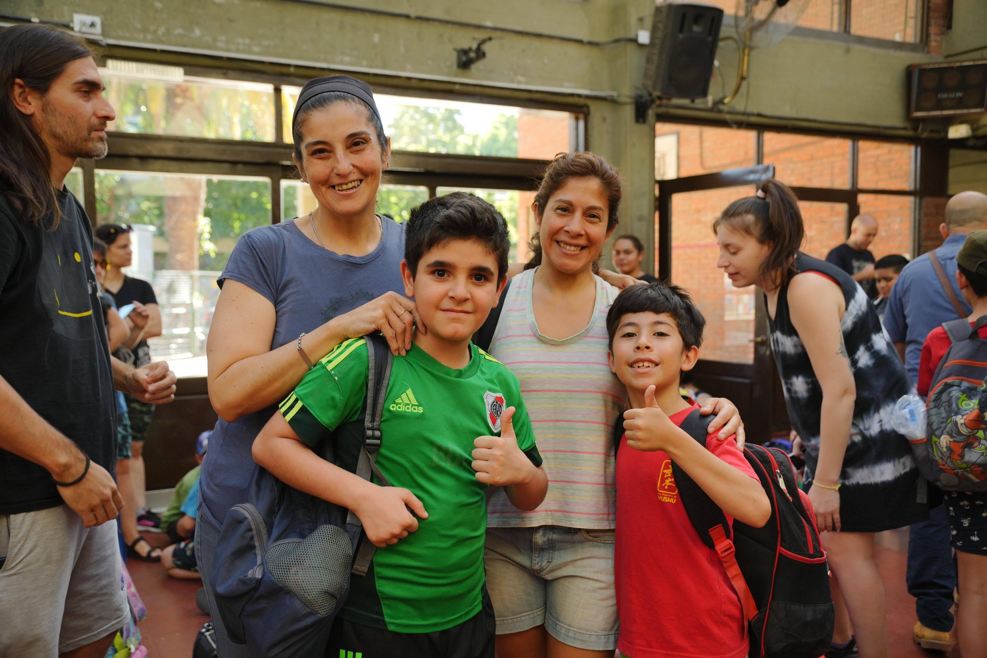 Vacaciones en familia: una guía con actividades para jugar y aprender en casa