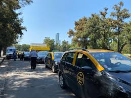 La Ciudad da créditos blandos para que taxistas, remiseros y repartidores en moto puedan comprar vehículos eléctricos