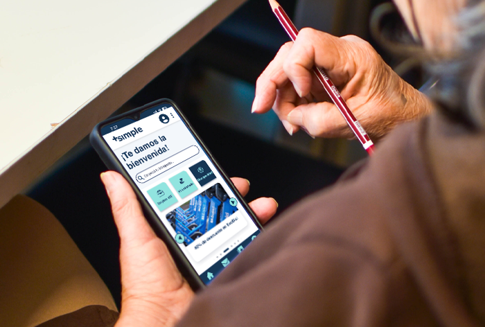 Personas mayores en comunidad: Se renueva +Simple, la aplicación gratuita que reúne cultura, formación y beneficios de la Ciudad en un solo lugar.