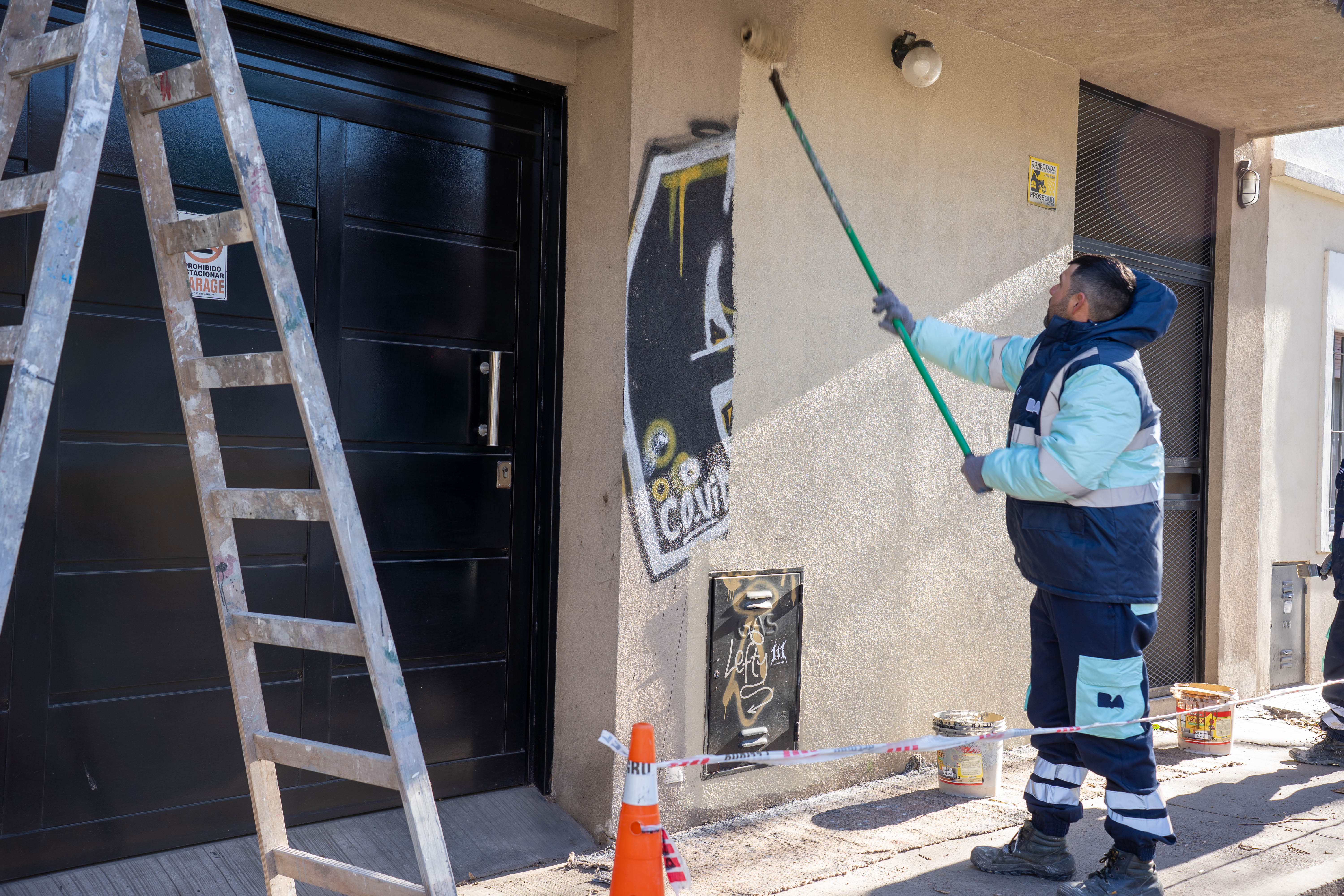 La Ciudad sigue recuperando frentes de inmuebles vandalizados