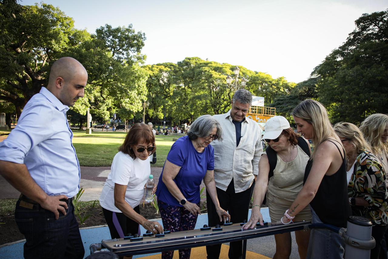 Personas Mayores en Movimiento: La Ciudad presenta las nuevas Estaciones  Amigables en parques y plazas