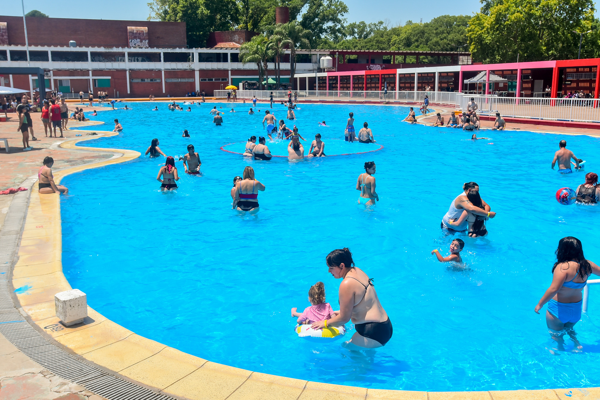 Desde el lunes las piletas de la Ciudad podrán disfrutarse todo el día