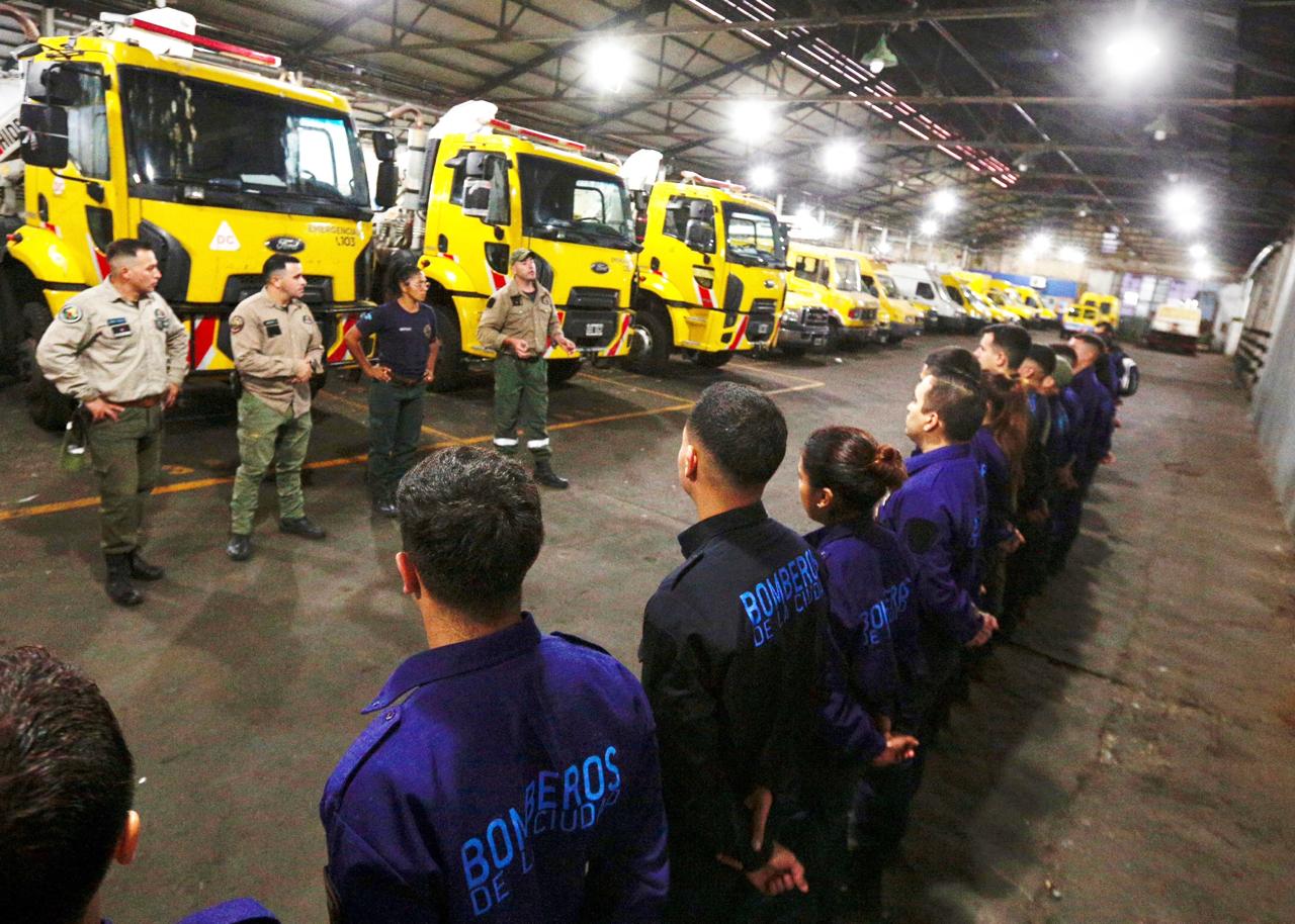La Ciudad envió bomberos y brigadistas para ayudar a combatir los incendios en Chubut
