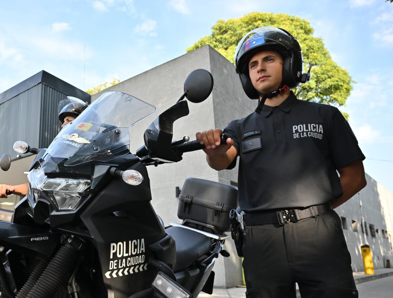 Imagen de autoridad: la Policía de la Ciudad renueva su uniforme y su presencia territorial