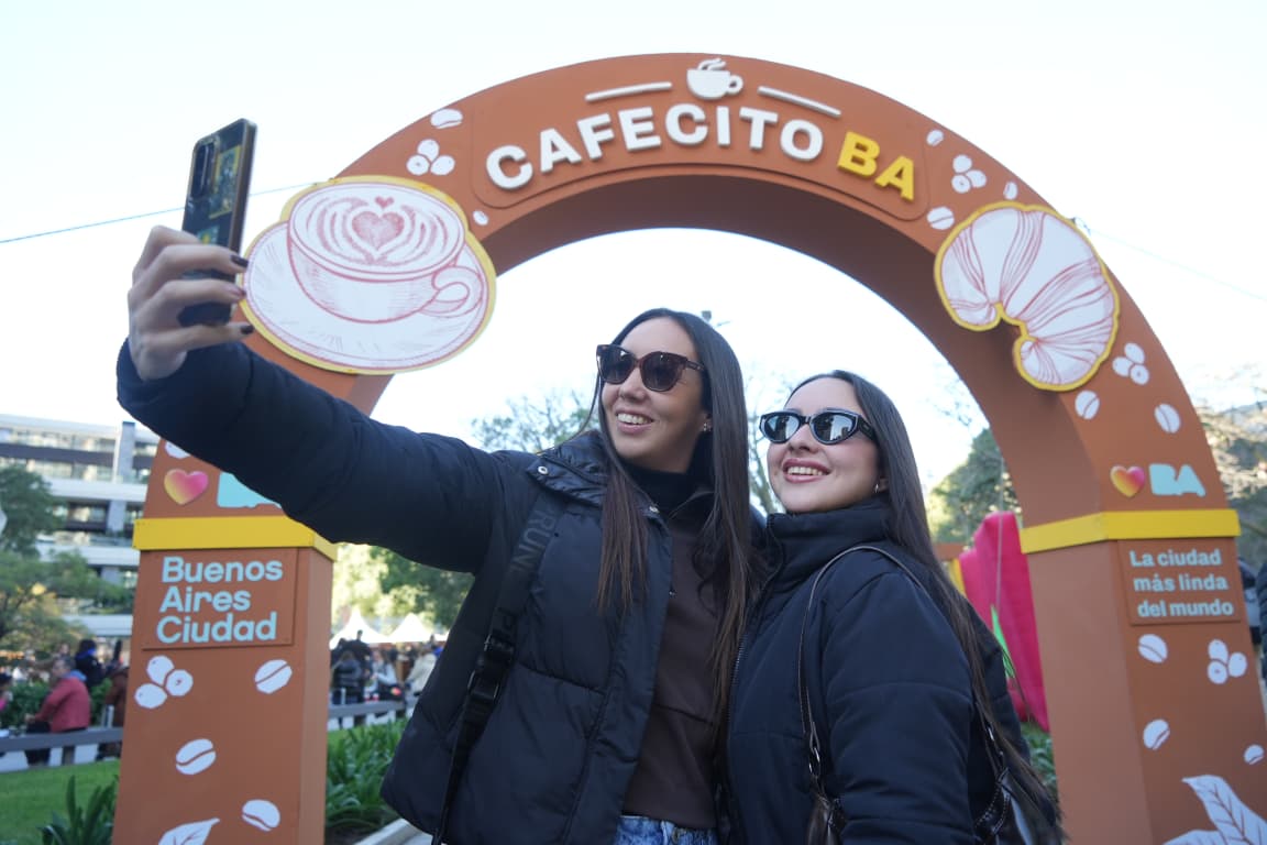 Cafecito BA volvió a Palermo con café, cine y música al aire libre