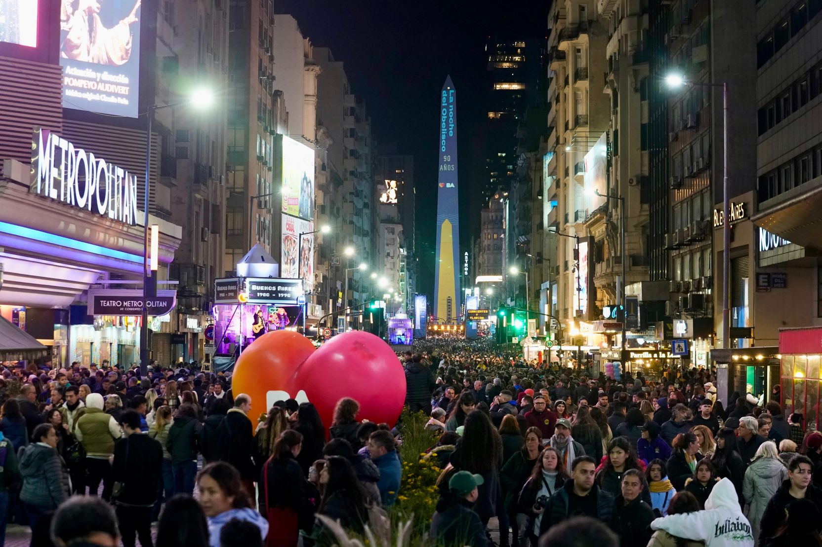 El cumpleaños del Obelisco convirtió Corrientes en una verdadera fiesta