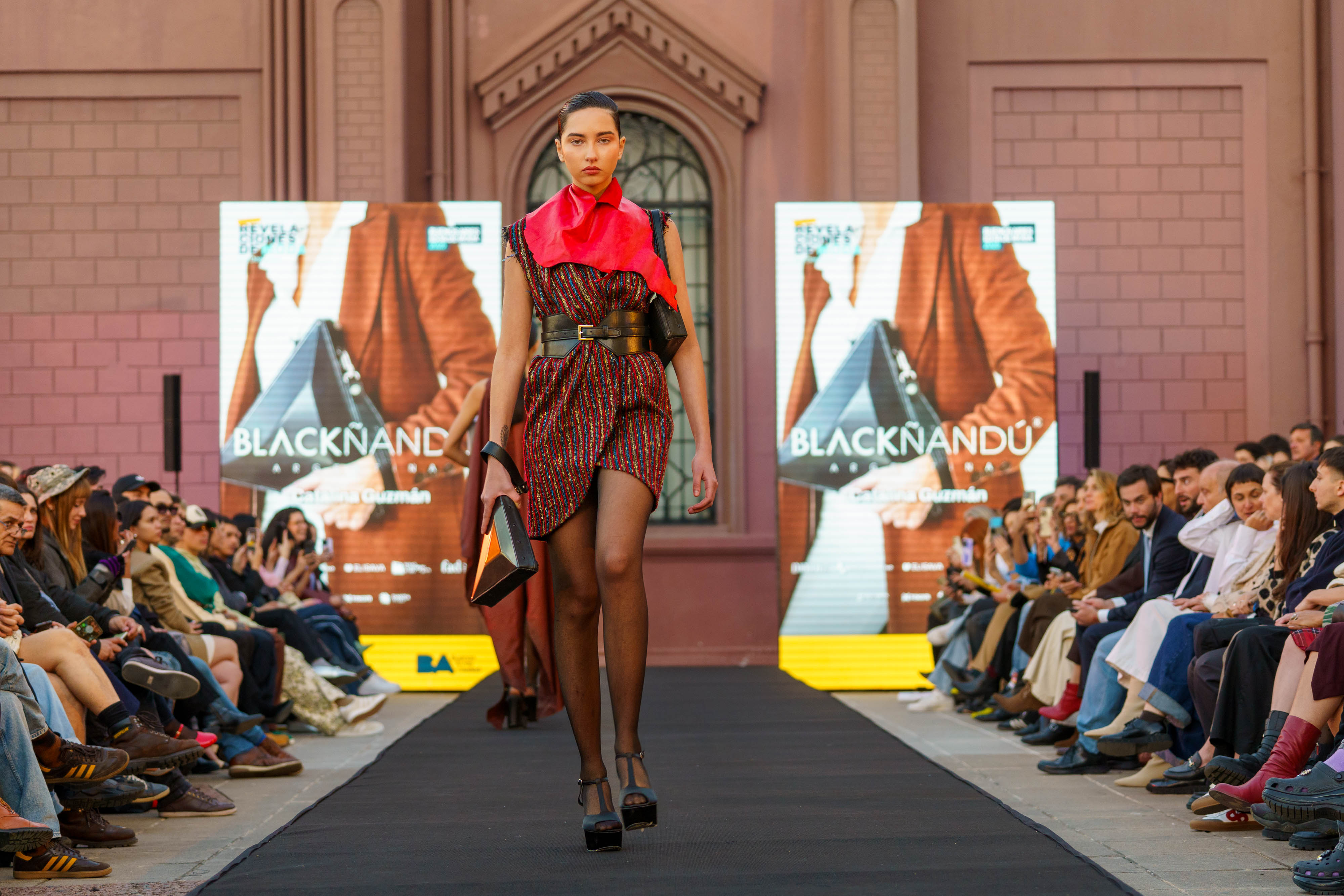 Desfile Revelaciones de Moda 2026 2