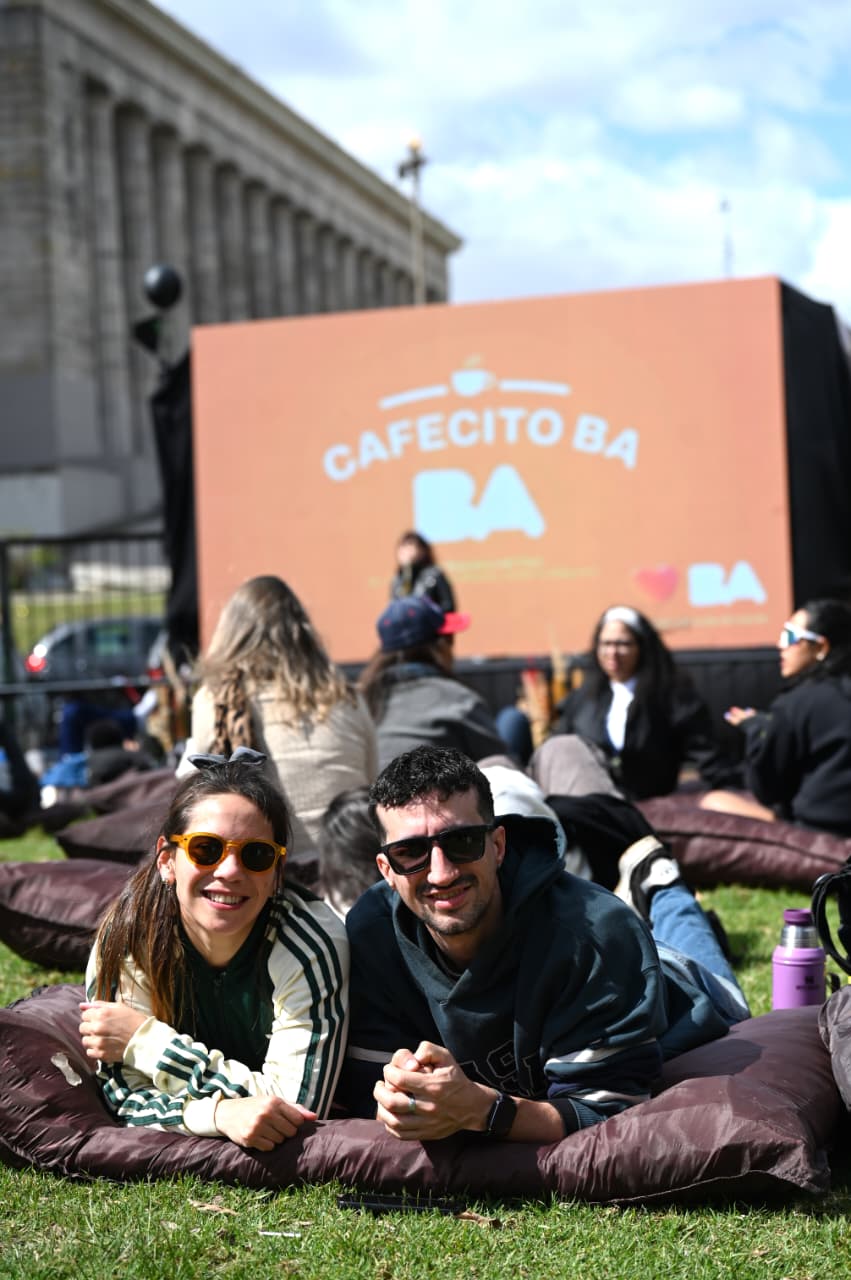 Cafecito BA hizo historia con el alfajor más grande del mundo 5