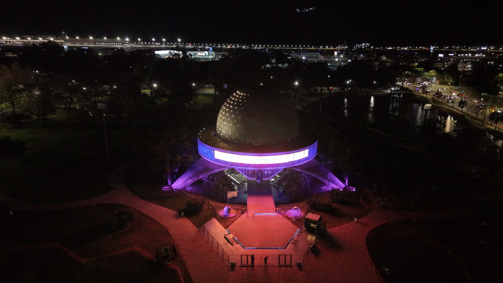 Ciudad renovó la iluminación del Planetario: 390 nuevas luces interactivas para un ícono porteño