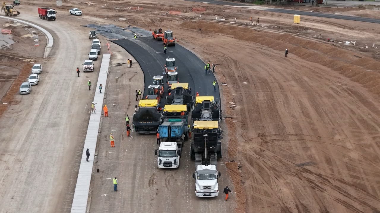 Cómo es la tecnología para colocar 43 mil toneladas de asfalto en la pista del Autódromo