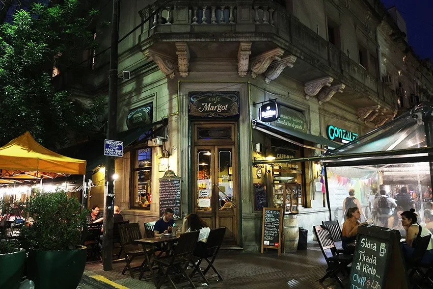 Con promociones y más de 130 propuestas culturales, “La Noche de los Bares Notables” abre la temporada porteña