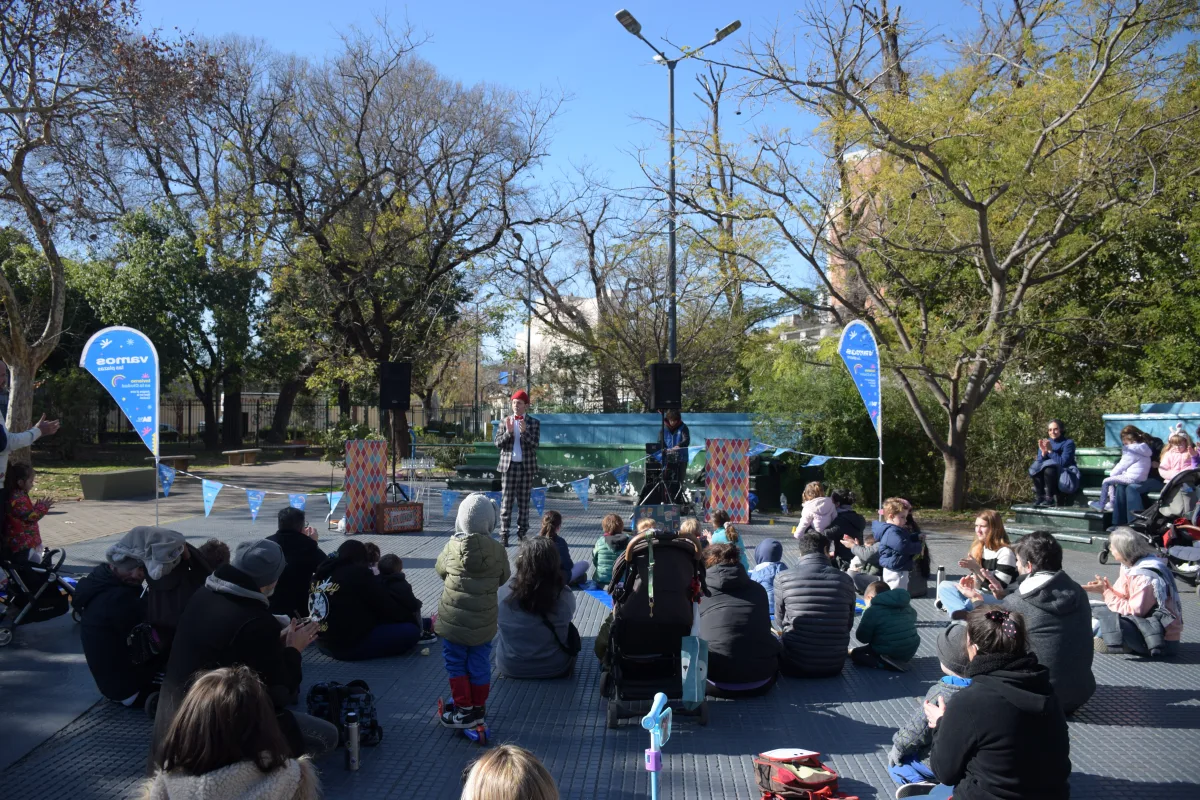 Invierno en las plazas: un evento para disfrutar en familia en el anfiteatro de Plaza Irlanda