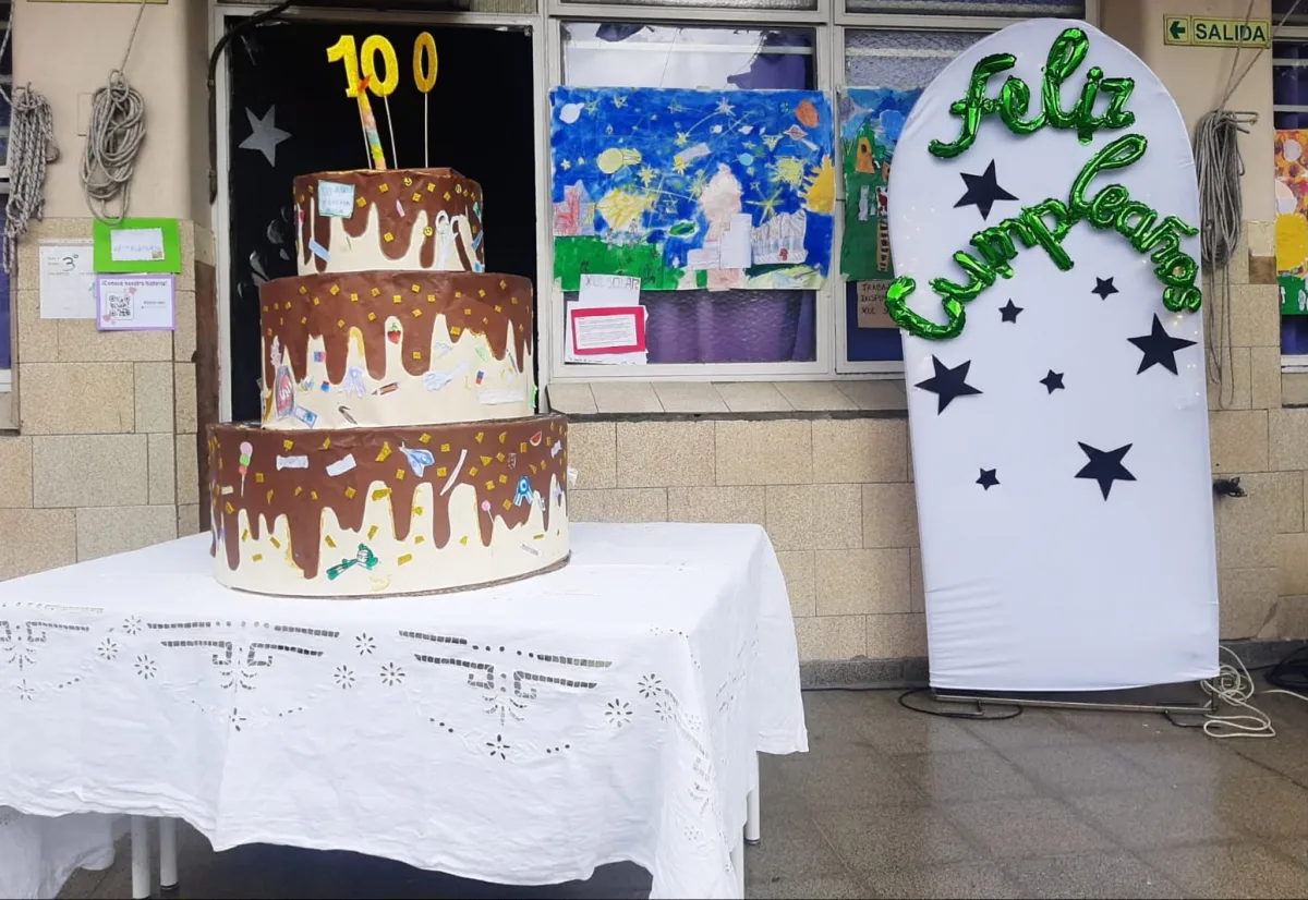 Dos escuelas de la Ciudad celebraron sus 100 años de historia