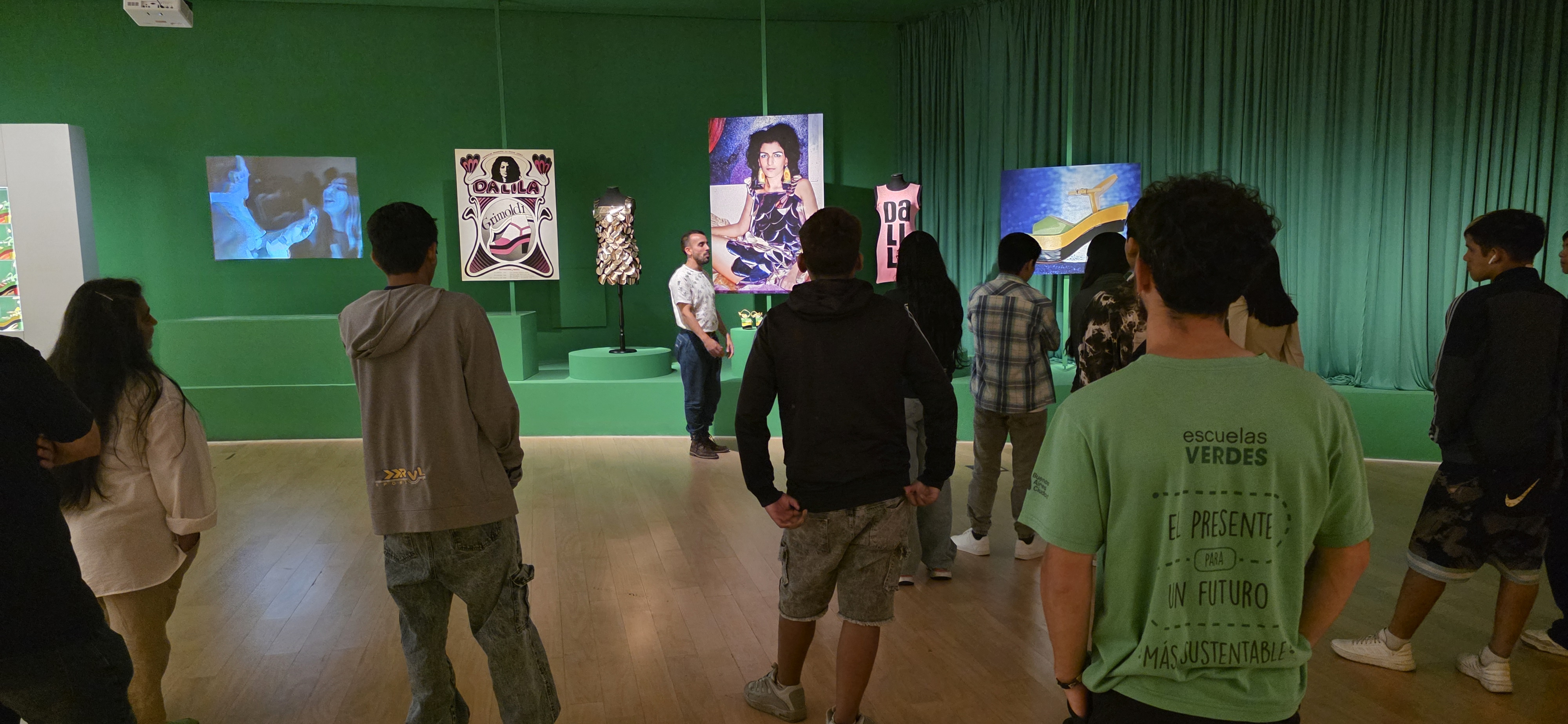 escuelas por el riachuelo