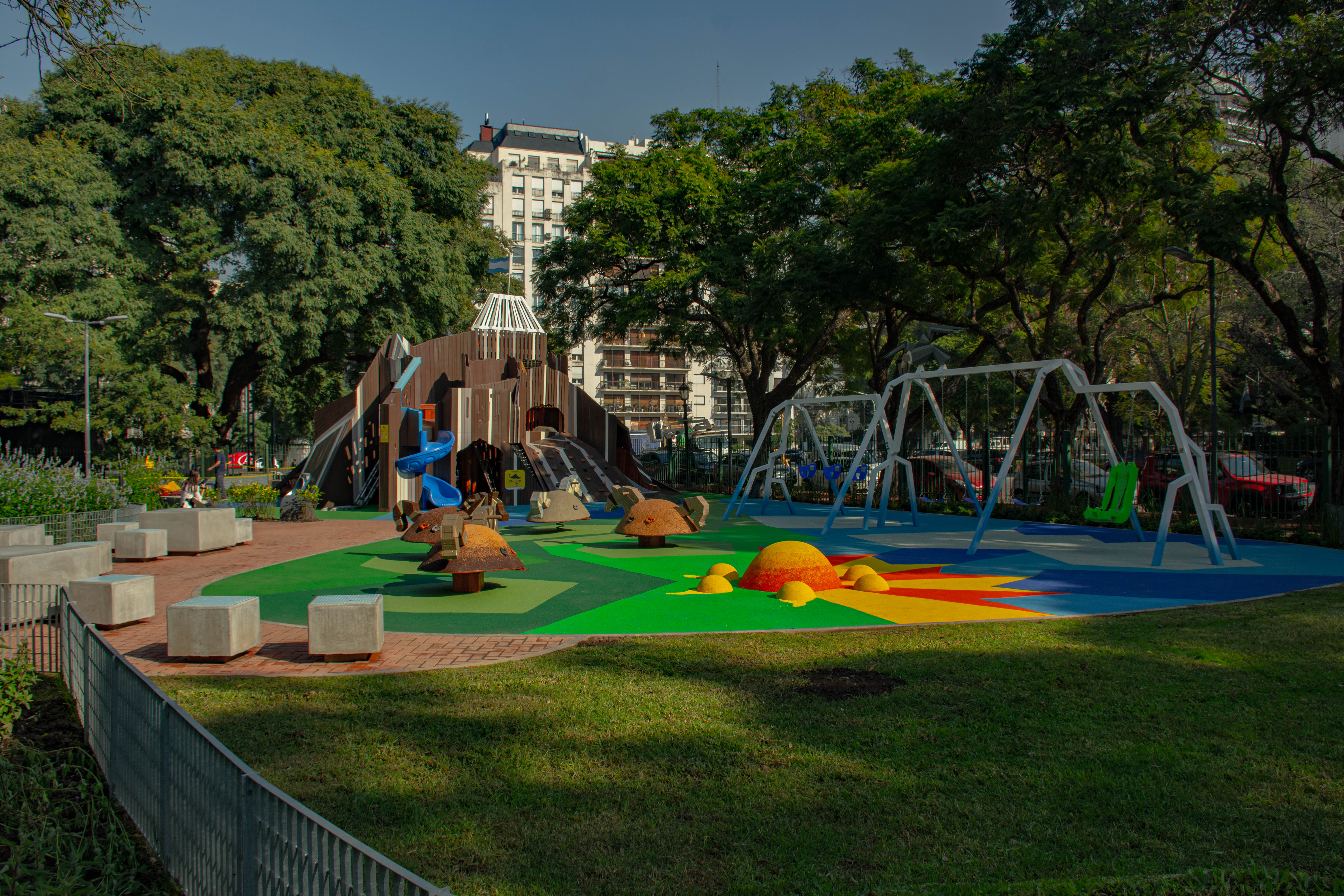 Patio de juegos en Plaza República de Chile
