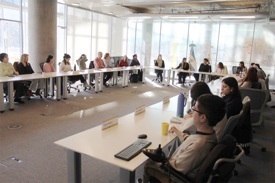 Reunión del CCH con participación de autoridades y organizaciones de la sociedad civil en un espacio de trabajo colaborativo