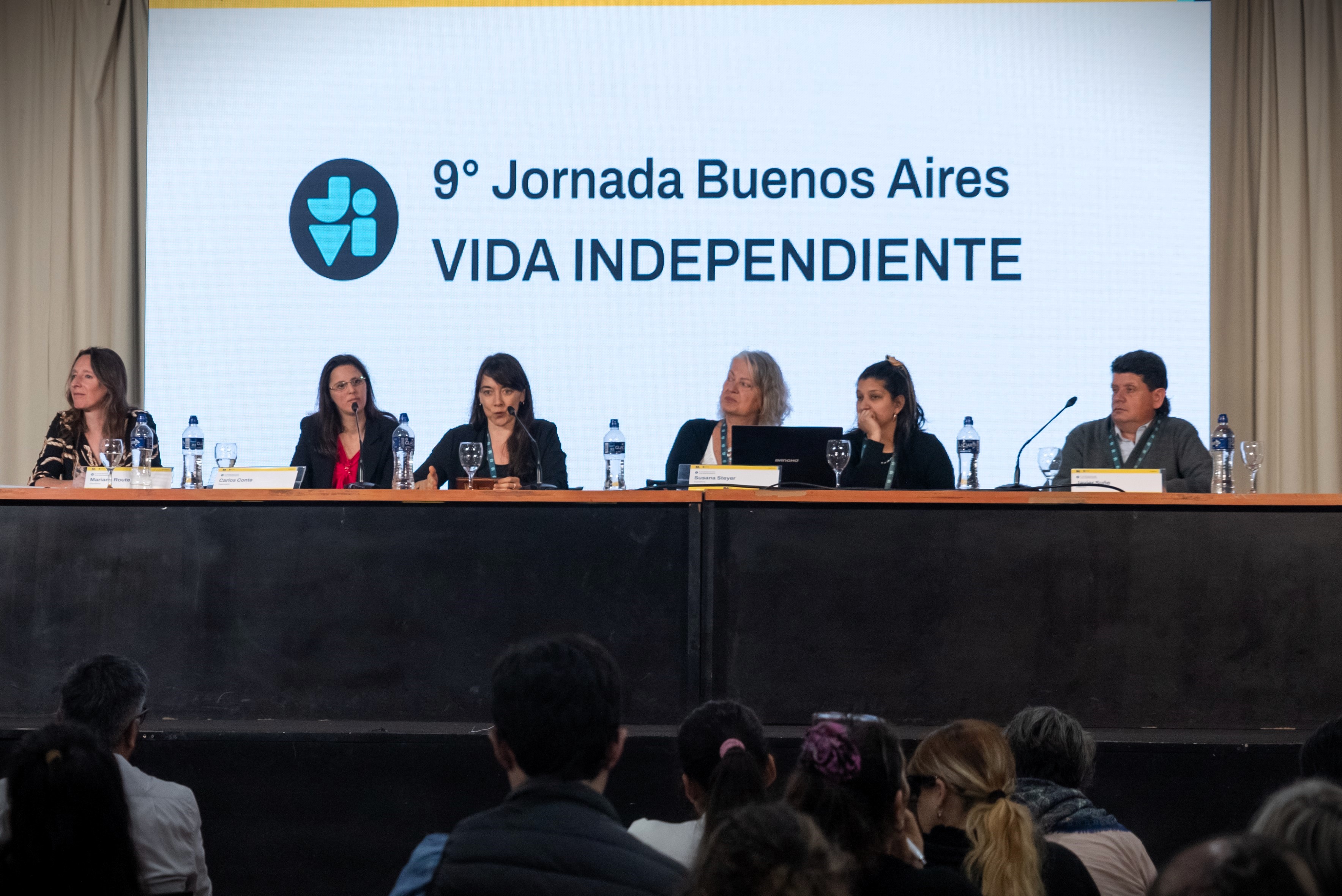 Fotografia del panel expositor representante de las Organizaciones Civiles Invitadas