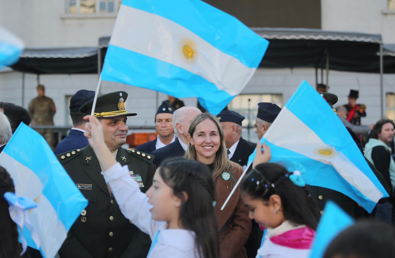 Clara Muzzio participó del acto de Promesa a la Bandera de más de 4 mil alumnos
