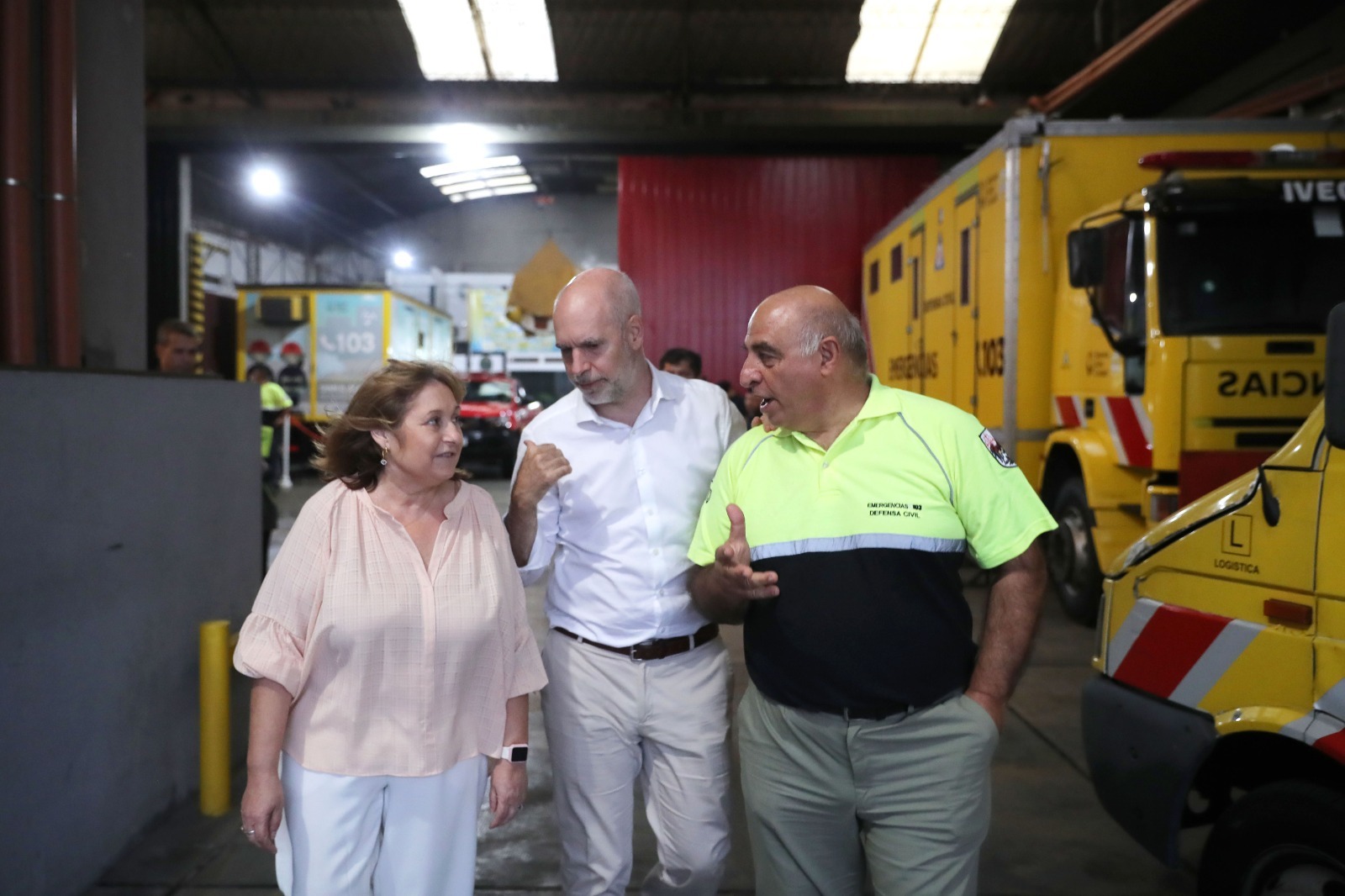 Horacio Rodríguez Larreta y la diputada nacional Graciela Ocaña visitaron la Dirección General de Defensa Civil para reconocer a quiénes trabajan en la asistencia de los vecinos durante los cortes de energía eléctrica.