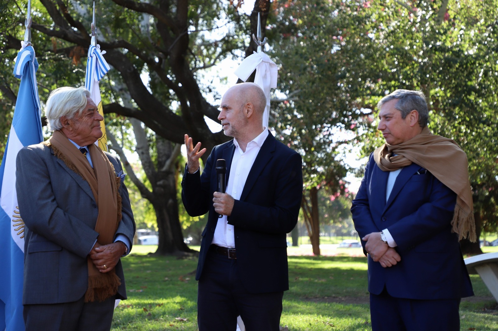 El Jefe de Gobierno participó de un homenaje en Plaza Uruguay con el ex presidente uruguayo Luis Alberto Lacalle Herrera