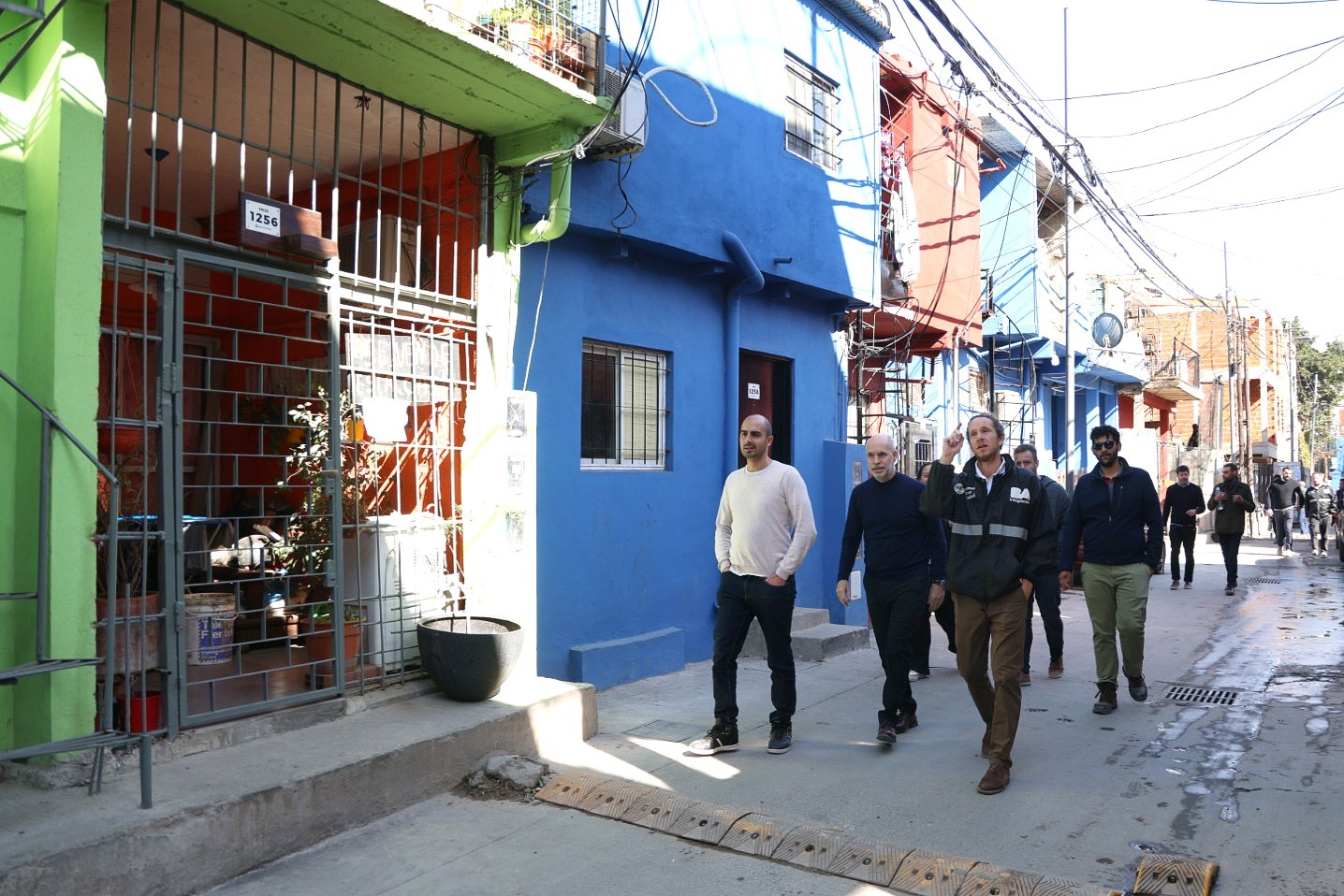 Rodríguez Larreta recorrió las nuevas viviendas del Barrio Mugica y conversó con vecinos en el Centro Comunitario