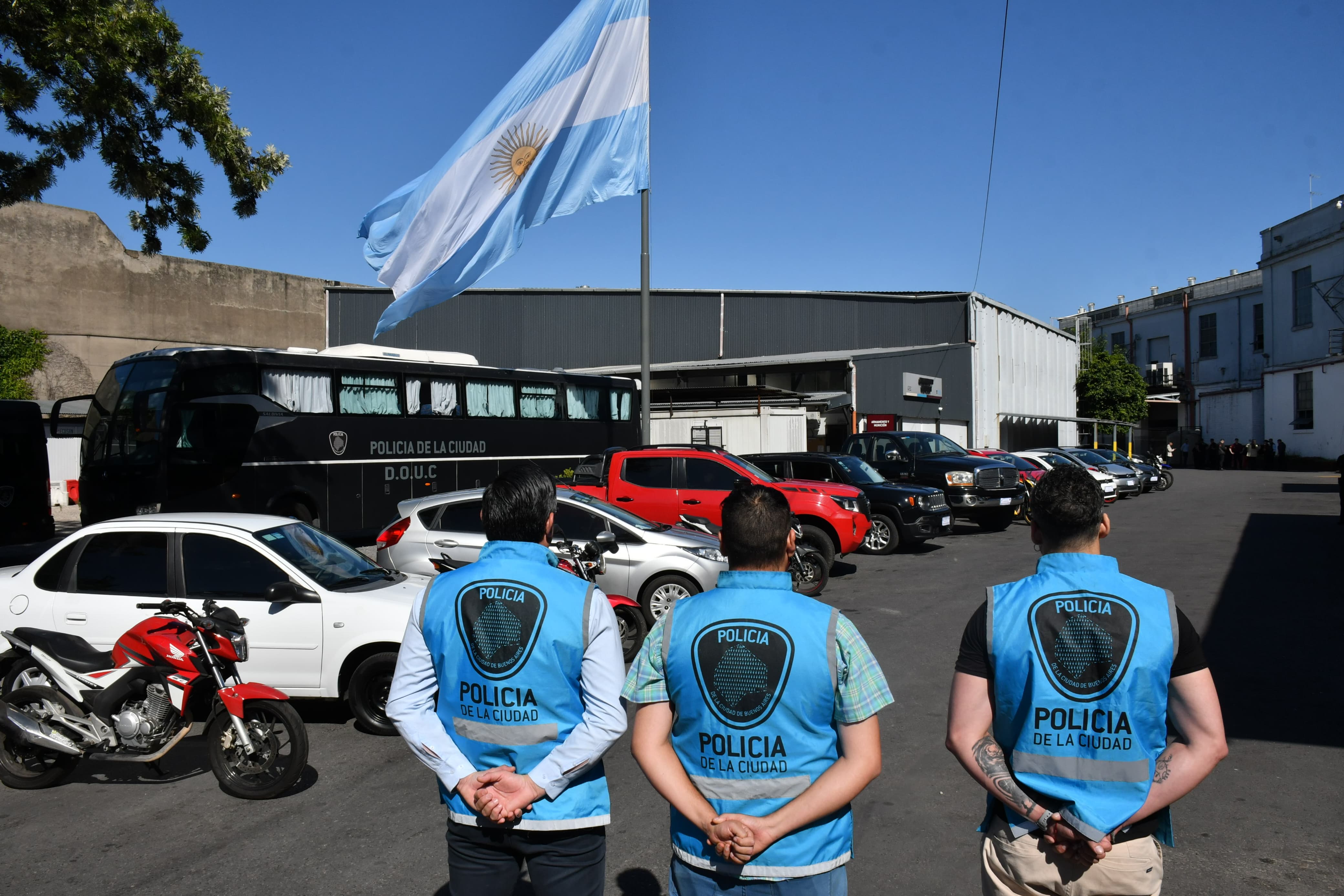 Autos, camionetas y motos secuestrados a delincuentes se suman a la Ciudad para fortalecer la seguridad de los vecinos