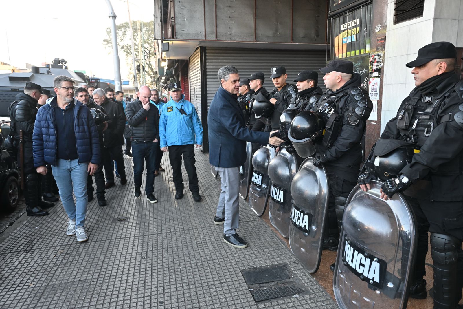 Jorge Macri durante el operativo en Liniers