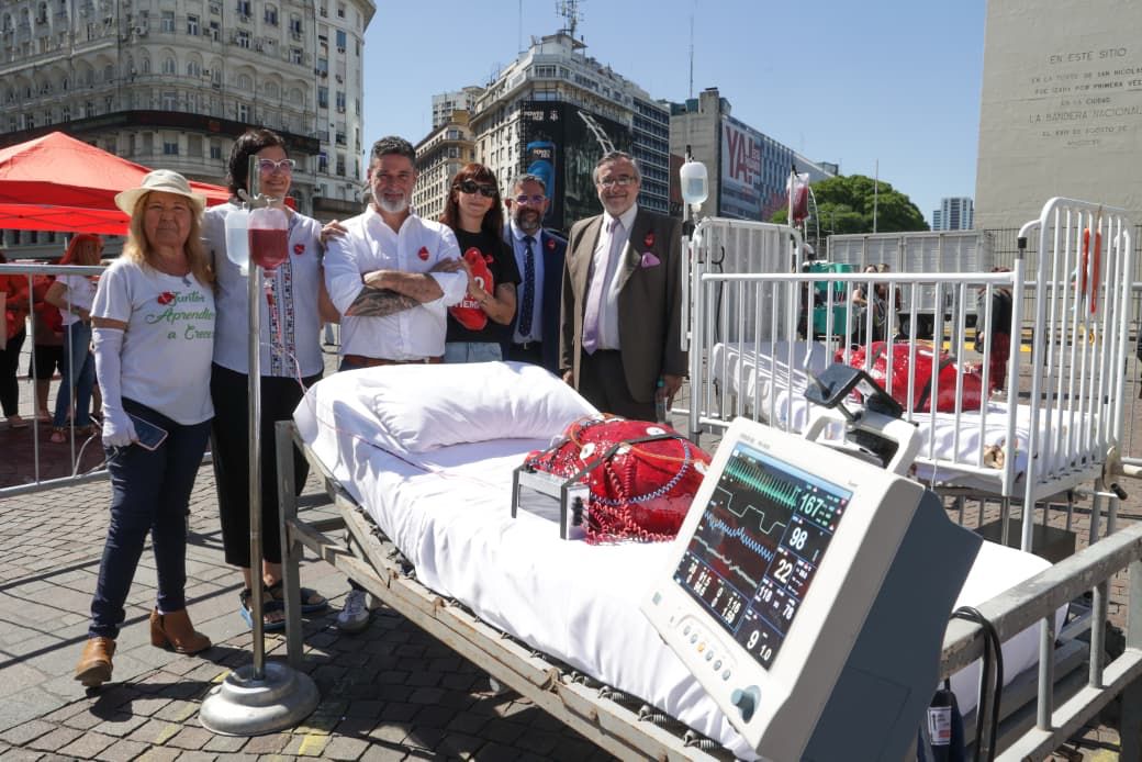 En el Día de la Persona Trasplantada, la Ciudad y el Instituto de Trasplante instalaron la muestra visual “No hay más tiempo”