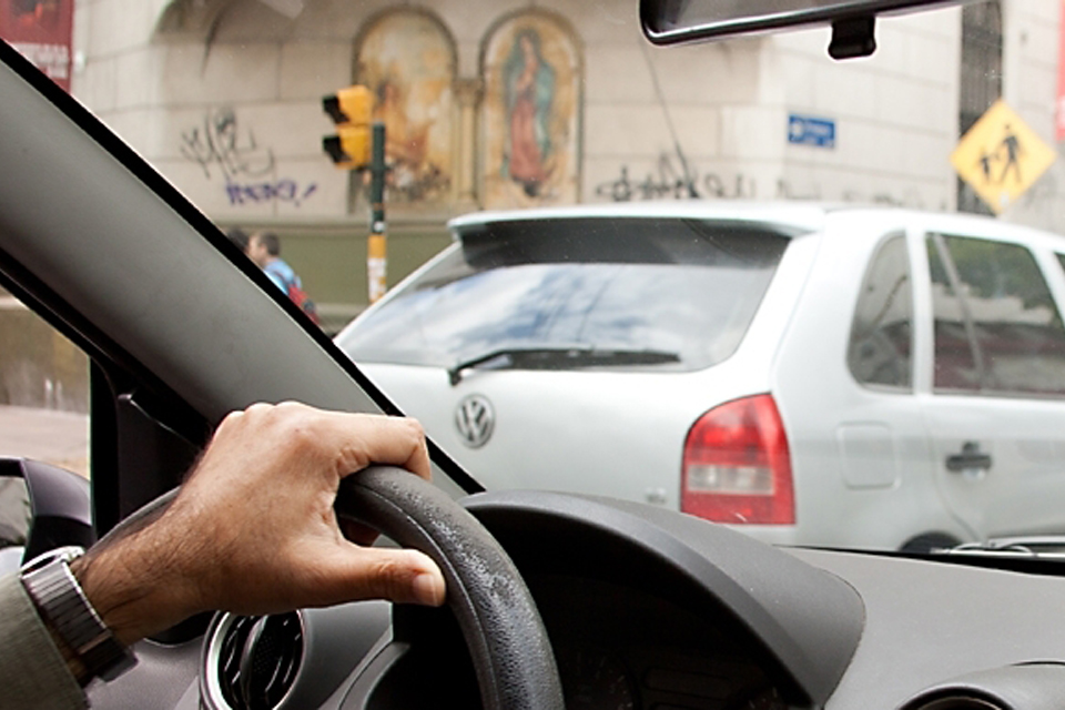 La Ciudad da créditos blandos para que taxistas, remiseros y repartidores en moto puedan comprar vehículos eléctricos
