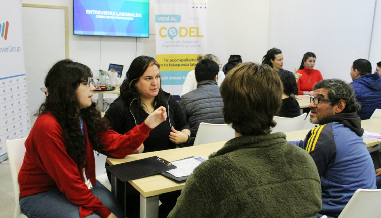 Taller de entrevistas simuladas para personas con discapacidad con apoyo de intérpretes de Lengua de Señas Argentina