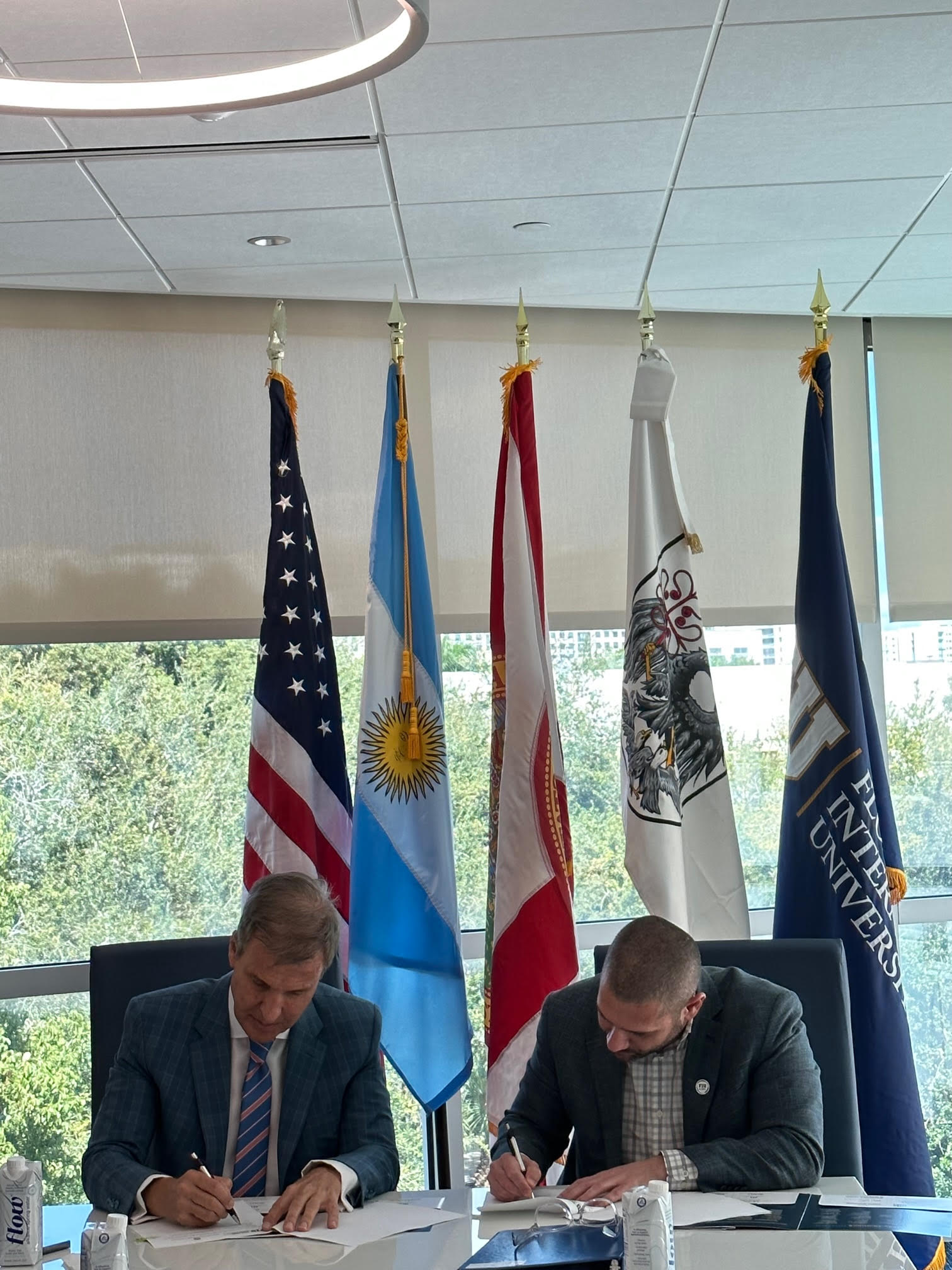 La Ciudad firmó un acuerdo con la Universidad Internacional de Florida