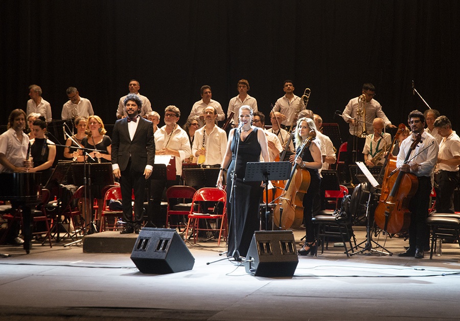 banda sinfónica y Ligia Piro