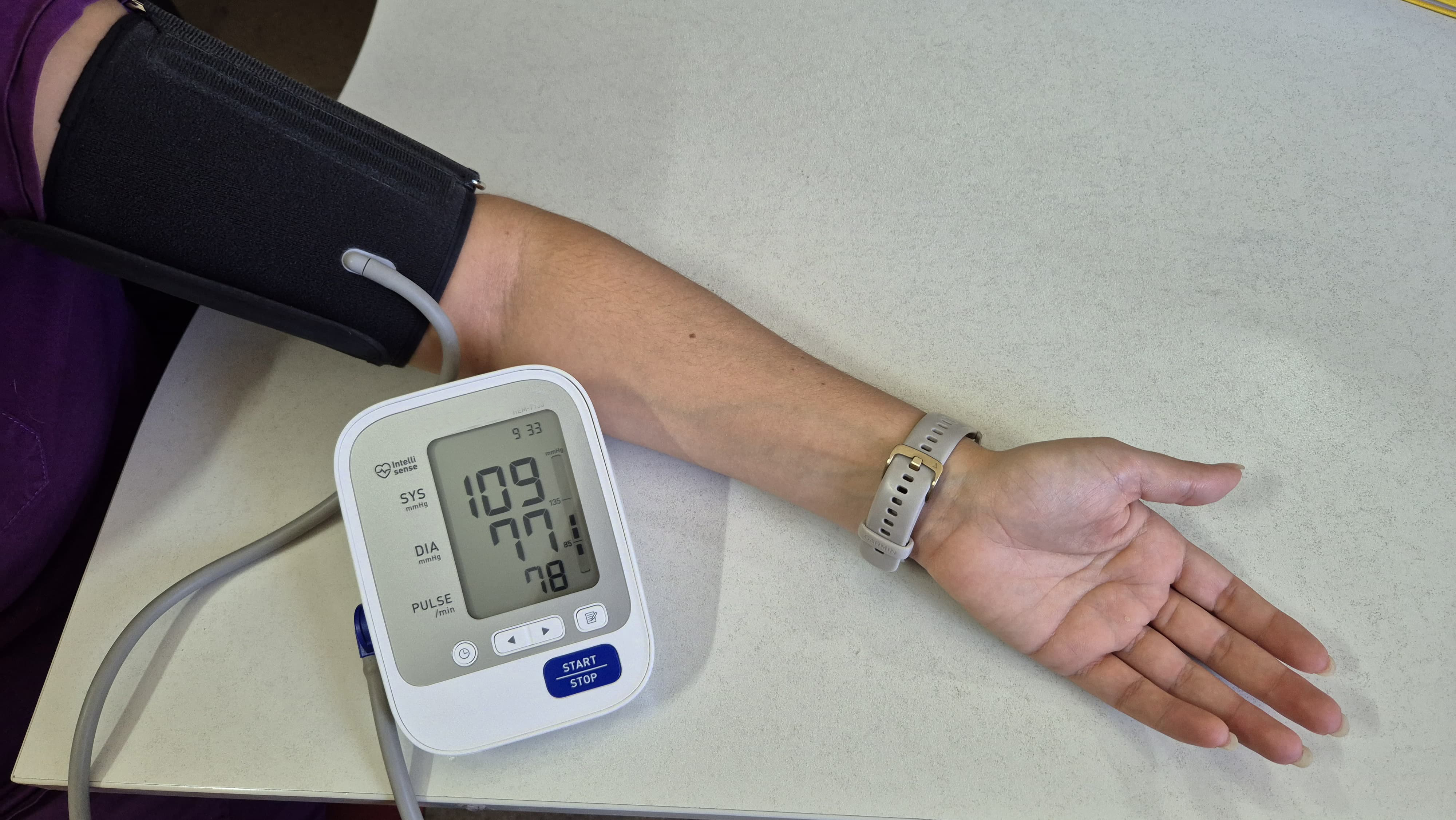 Toma de tensión con tensiómetro digital