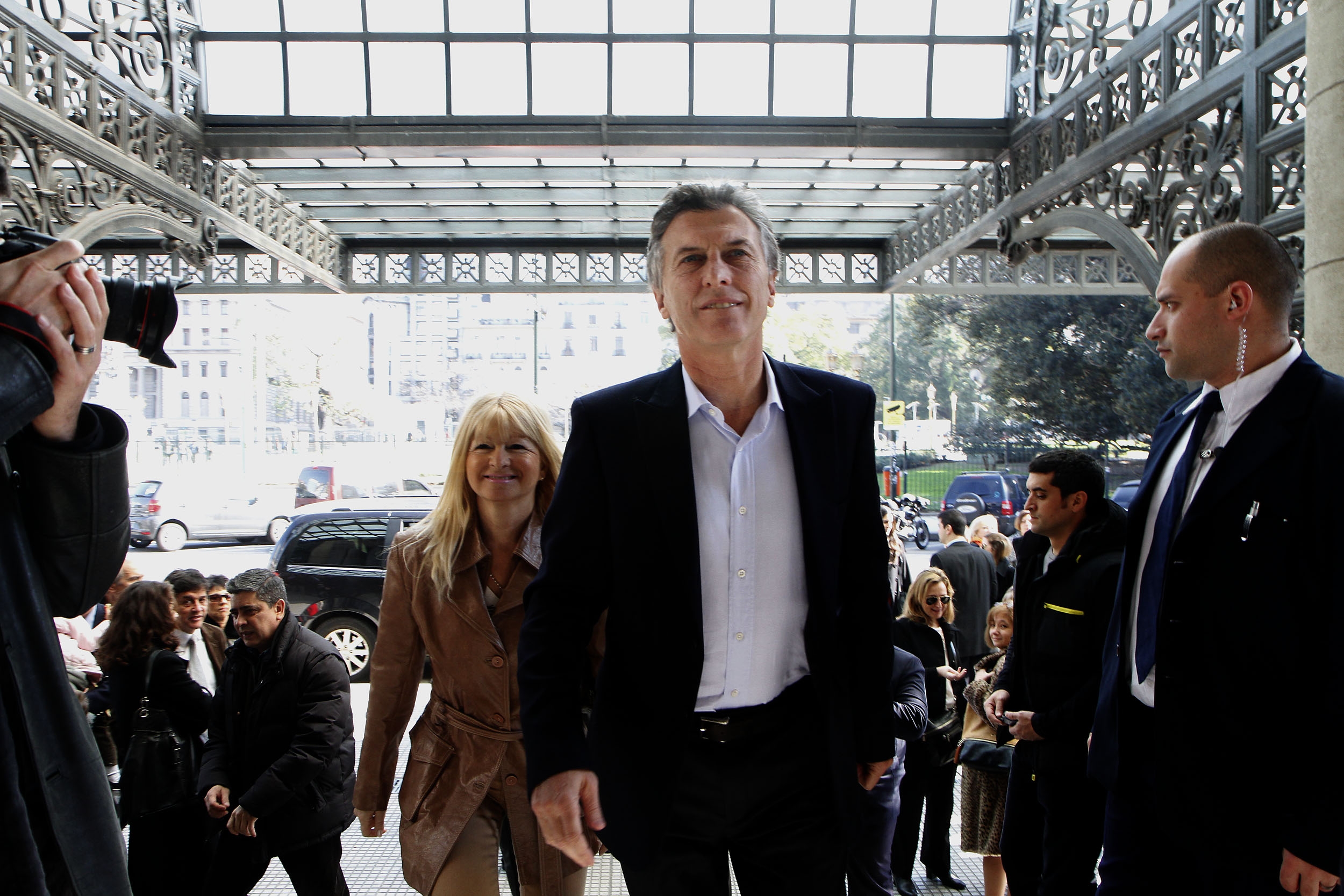 Macri agasajó en el Teatro Colón a los trabajadores que construyeron el Metrobus 