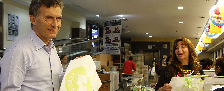 Repartimos bolsas reutilizables en la Comuna 2