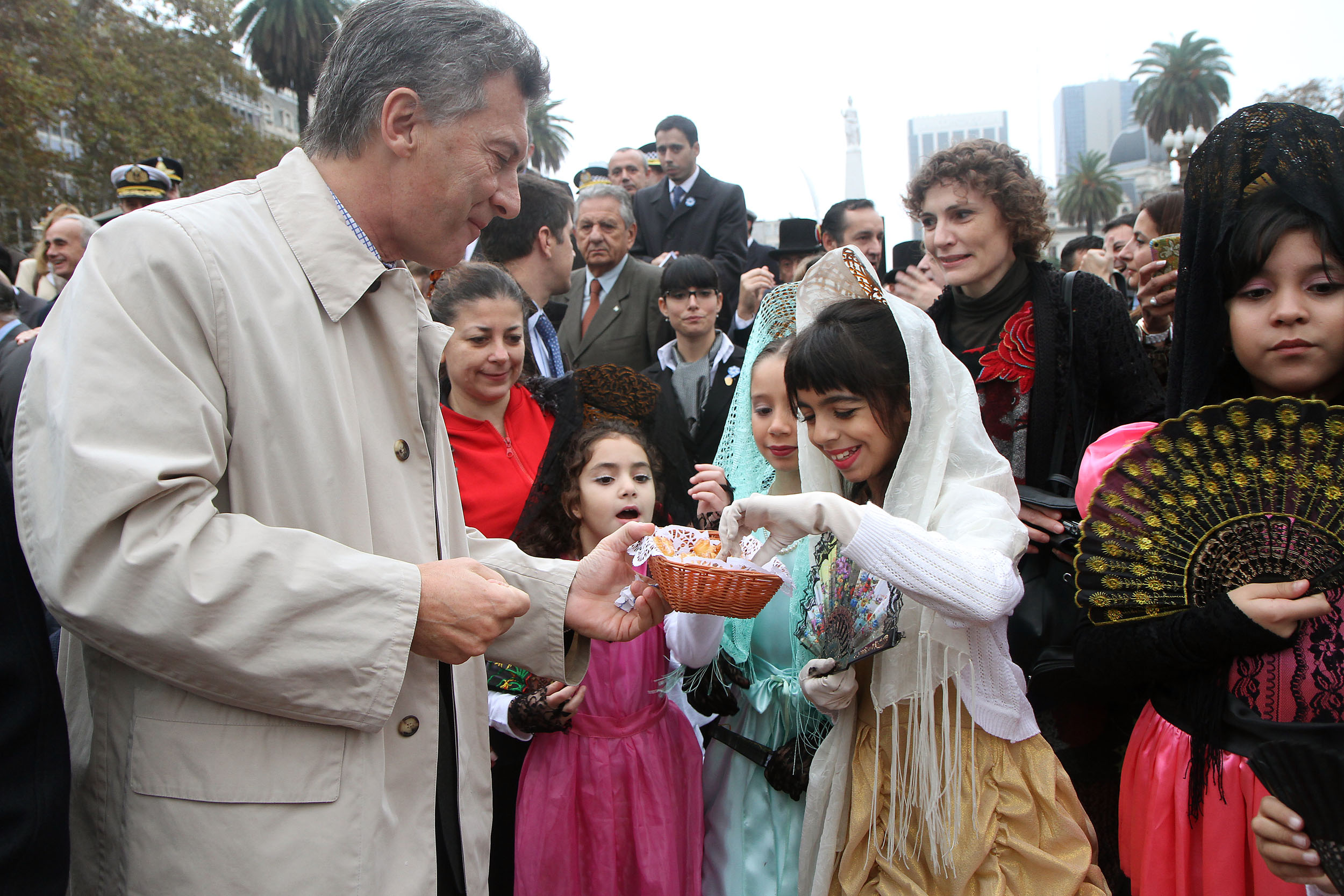 Macri encabezó el acto por el 202º aniversario de la Revolución de Mayo
