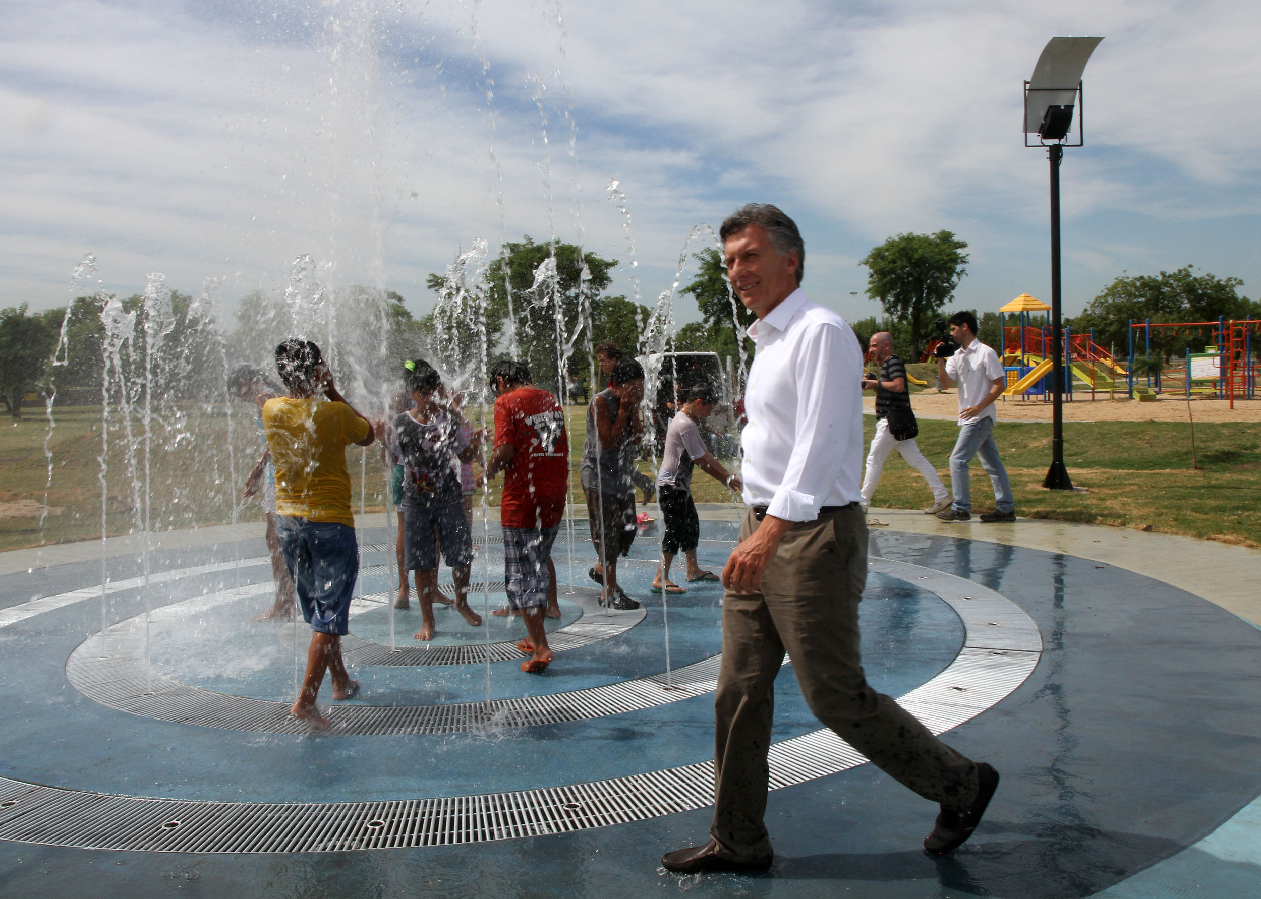 Agua y alegría para los chicos en el sur de la Ciudad