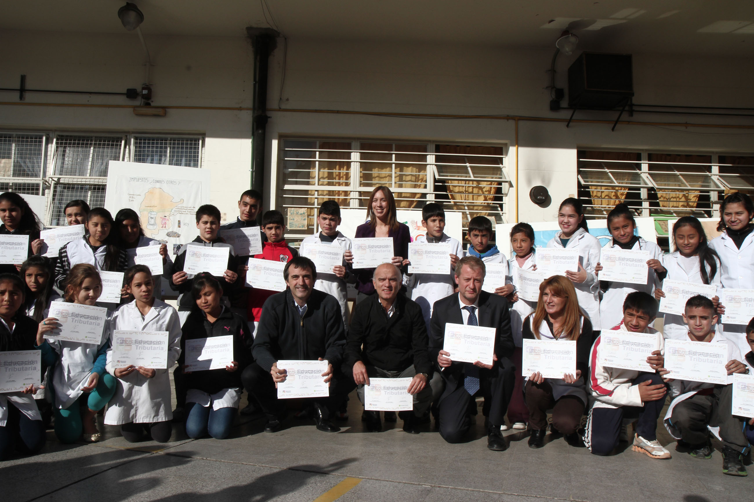 Vidal felicitó a alumnos primarios que participaron de un programa de educación tributaria  
