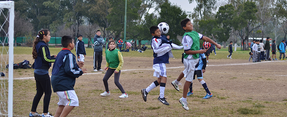 Más de 300 chicos participan del torneo interbarrial de fútbol inclusivo 