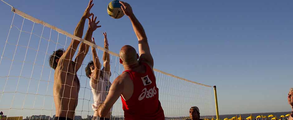 Sol, arena, juegos y miles de visitantes